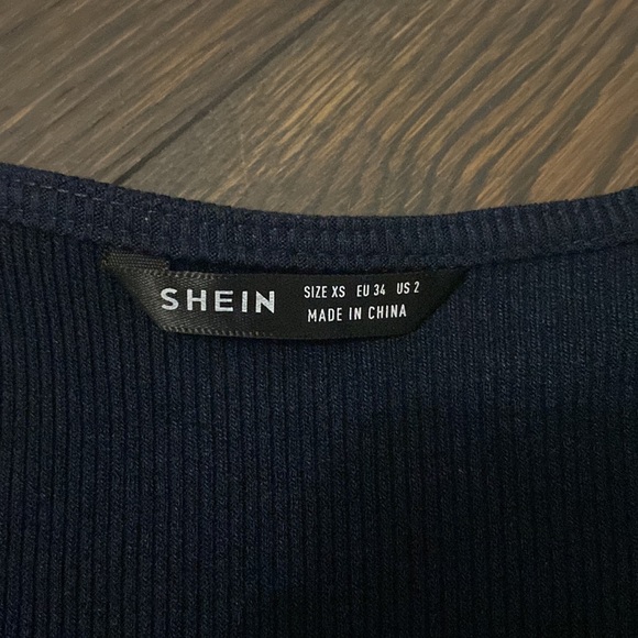 Bought from SHIEN, navy blue, size extra small button up crop top - Picture 3 of 3